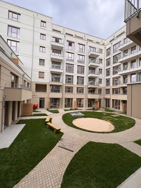 Moderne 1-Zimmer-Wohnung mit Balkon in Prenzlauer Berg — photo 1